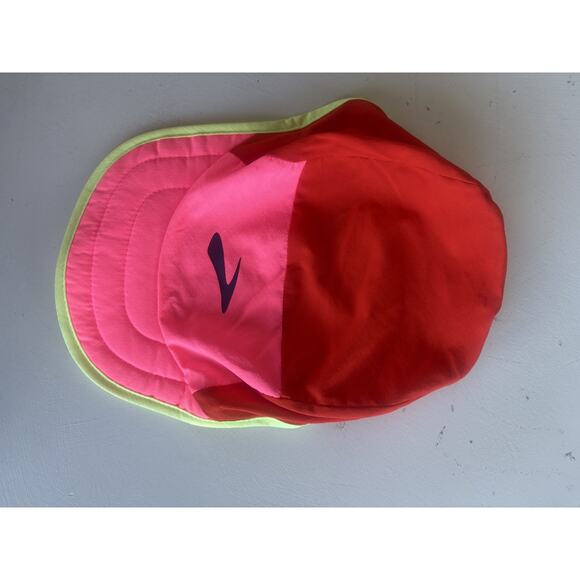 NWT Brooks Lightweight Packable Running Hat Reflective Pink One Size Fits All cl - Picture 5 of 5